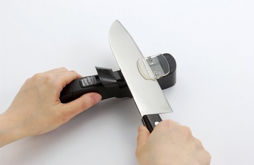 Kyocera SS-30 Fine Sharpener, Knife Sharpener, Electric Knife (Stainless Steel, Titanium, Steel), For Gardening, Cutlery, Scissors, Sickle, Fine Ceramic Whetstone, Guide Included, 2 AA Batteries Sold For metal cutlery (stainless steel, titanium, steel)