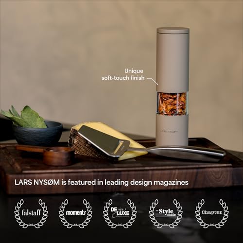 LARS NYSØM Chili Mill with Stainless Steel Cutting Blade - Manual Grinder Carbon Black Manual Chili Mill