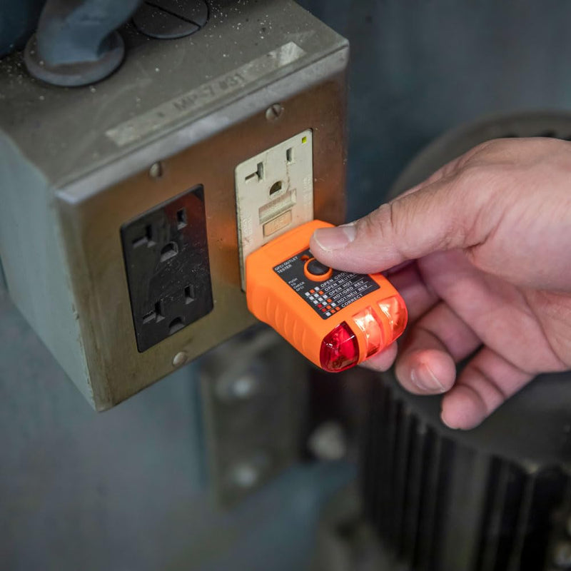 Klein Tools ET40VP Voltage Test Kit, GFCI Receptacle Tester, AC/DC Voltage Tester, Detects Common Electrical Wiring Problems Digital Tester Kit
