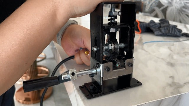 Manual Wire Stripper Machine 2 IN 1 Drill Powered & Hand Crank Wire Peeler for 0.06"-1" (1-25mm) Cable Heavy Duty Scrap Copper Wire Stripping Tool Wire Stripper Machine for Recycling Black S