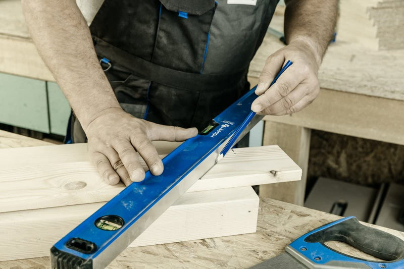 Högert Technik - spirit level 20 cm, has 2 spirit levels: 0 ° / 90 °, spirit levels made of aluminum, shock-absorbing end caps, size: 20 × 5.65 × 2.1 cm, HT4M001-D blue