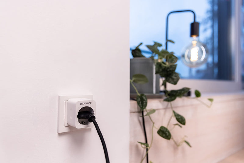 LEDVANCE wifi socket, WiFi electricity meter for socket for the SMART Home. Compatible and controllable with Google, Alexa or via app, 2.4GHz, pack of 1 indoor latest model