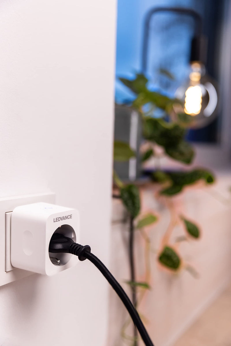 LEDVANCE wifi socket, WiFi electricity meter for socket for the SMART Home. Compatible and controllable with Google, Alexa or via app, 2.4GHz, pack of 1 indoor latest model