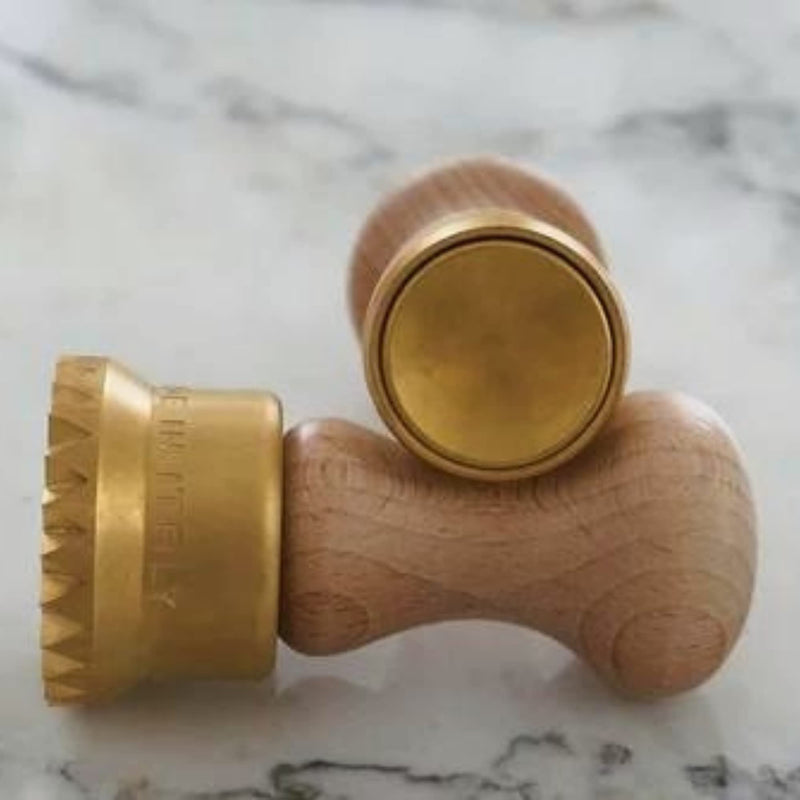 La Gondola Homemade Ravioli Stamp - Round Smooth 1.5in | Italian Pasta Making Tool for Home and Business | Brass & Natural Wood | Sturdy & Easy to Use Ravioli Stamp | Ravioli Cutter Made in Italy Round 42