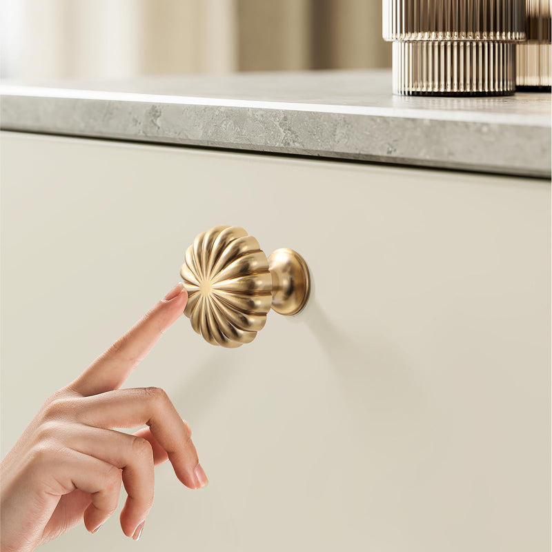 15 Pack Champagne Bronze Cabinet Knobs for Kitchen Cabinets and Dresser Drawers，Zinc Alloy Hardware Handles Pulls，Vintage Cupboard Drawer Knob 15