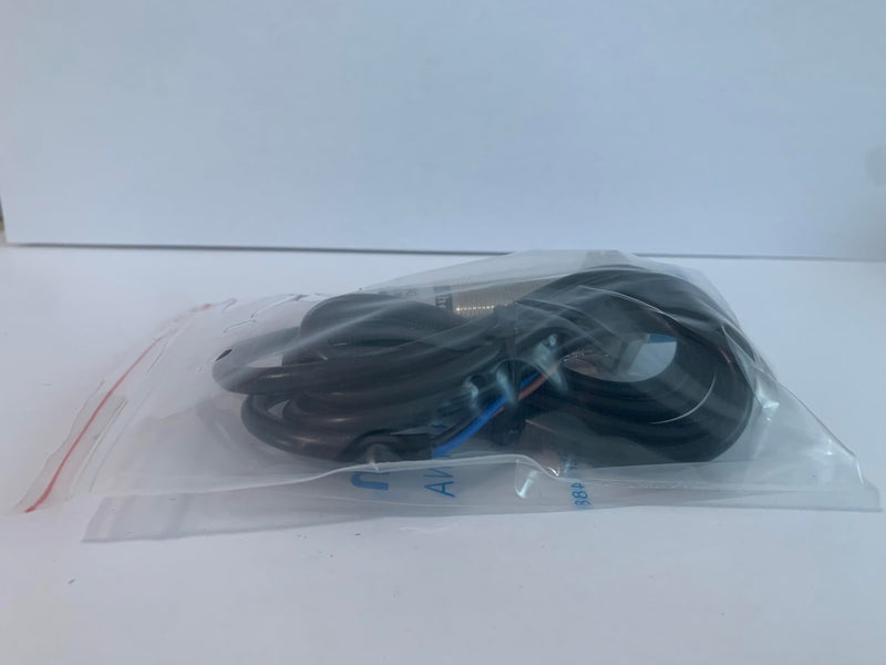 Heschen inductive proximity switches with sensor LJ18A3-8-Z/BY, detector 8mm, 10-30VDC, 200mA, PNP NO (normally open), 3 wire