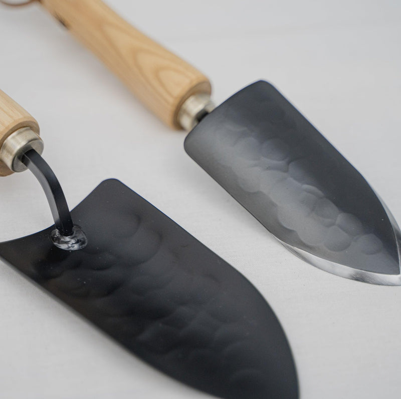 Hand Trowel by Nokaji Yamago – Premium Japanese Garden Tool, Forged by Master Blacksmiths in Sanjo, Japan (Large) Large