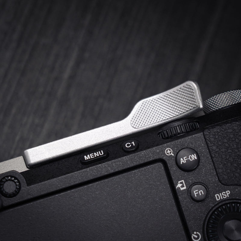 Metal Thumb Up Grip for Sony A7C2 A7CR Alpha 7C2R 7C2 Camera, Hot Shoe Thumb Rest Support Grip ，Exclusive Vintage Anti-Slip Pattern, Enhance The camera's Grip Feel (Silver) Silver
