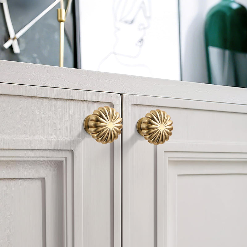 15 Pack Champagne Bronze Cabinet Knobs for Kitchen Cabinets and Dresser Drawers，Zinc Alloy Hardware Handles Pulls，Vintage Cupboard Drawer Knob 15