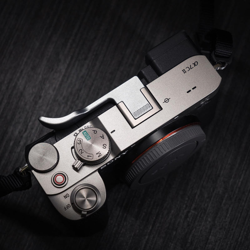 Metal Thumb Up Grip for Sony A7C2 A7CR Alpha 7C2R 7C2 Camera, Hot Shoe Thumb Rest Support Grip ，Exclusive Vintage Anti-Slip Pattern, Enhance The camera's Grip Feel (Silver) Silver