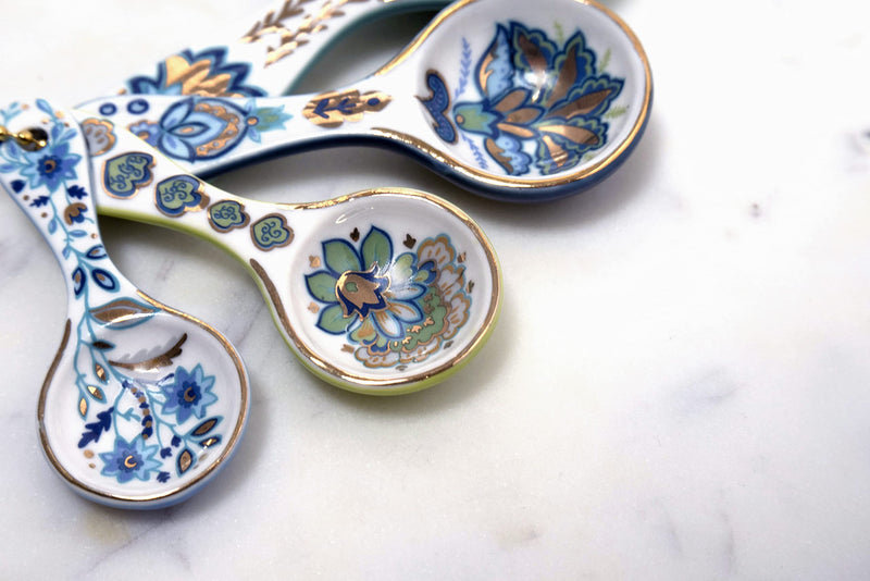 Mary DiSomma’s Ceramic Measuring Spoons (Set of 4) | Unique Signature Floral Print Design for each, Gold Overlay, Teal, Blue, Robin’s Egg Blue, Lime Green, Metallic Gold Chain, Boxed gift set