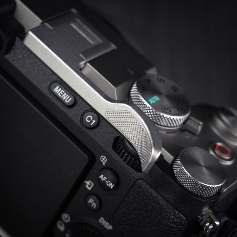 Metal Thumb Up Grip for Sony A7C2 A7CR Alpha 7C2R 7C2 Camera, Hot Shoe Thumb Rest Support Grip ，Exclusive Vintage Anti-Slip Pattern, Enhance The camera's Grip Feel (Silver) Silver