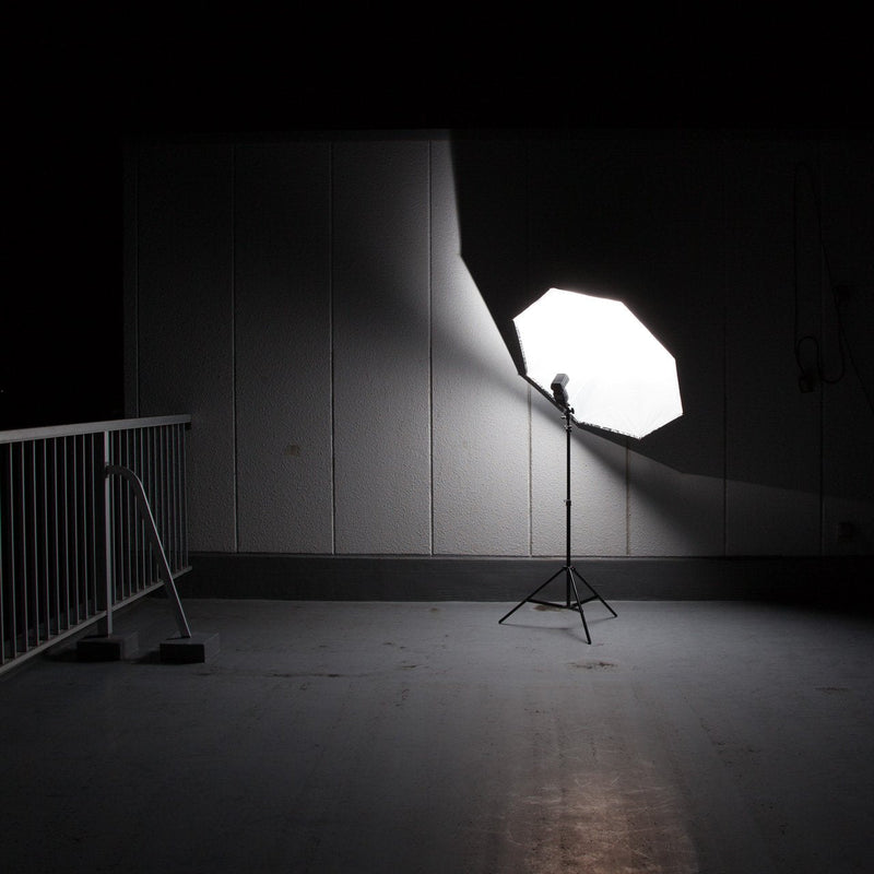 UNPLUGGED STUDIO 43" White Reflective Umbrella with Fiberglass Ribs for Studio Flash and Speedlite Lighting - UN-029 43inch