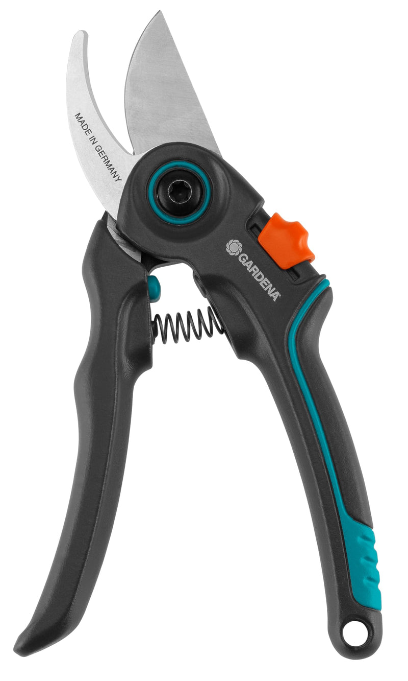 GARDENA (12203) ExpertCut pruning shears: Ideal for cutting fruit trees, 7/8" Cutting diameter, 2-stage variable handle opening, stainless steel blades, bypass cutting principle. Made in Germany