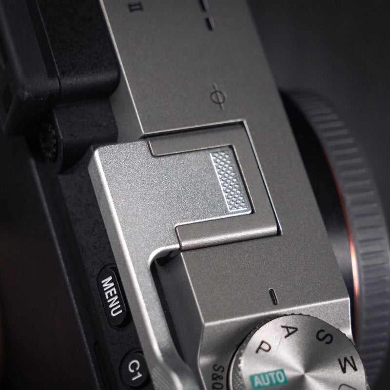 Metal Thumb Up Grip for Sony A7C2 A7CR Alpha 7C2R 7C2 Camera, Hot Shoe Thumb Rest Support Grip ，Exclusive Vintage Anti-Slip Pattern, Enhance The camera's Grip Feel (Silver) Silver