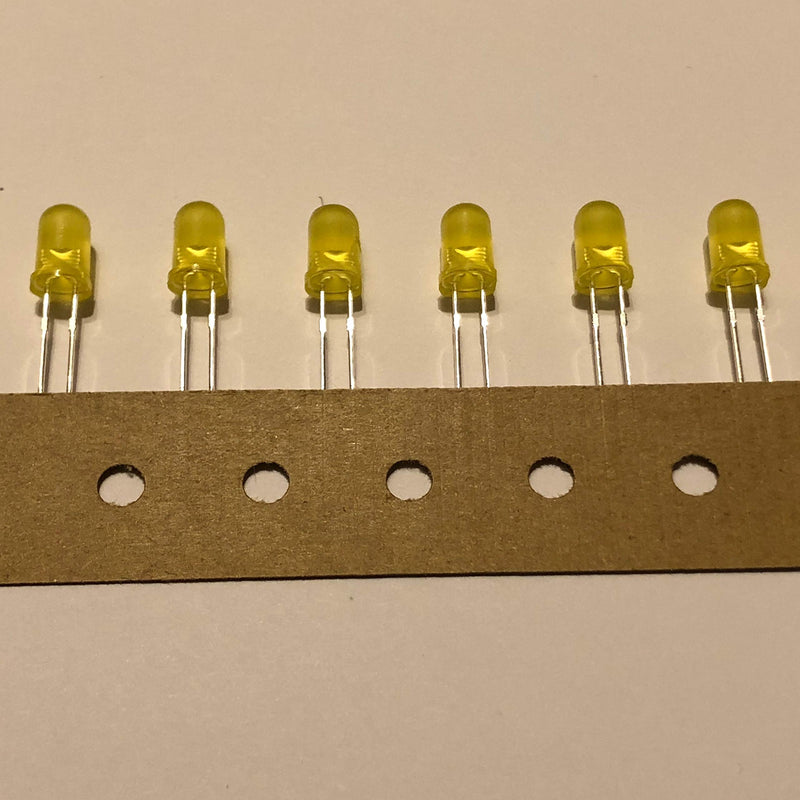 Lumetheus LED 5mm color yellow 3000 mcd 25 pieces LED extra bright 2V yellow diode 2 pin LEDs housing diffuse colored 5 mm - 25 pieces