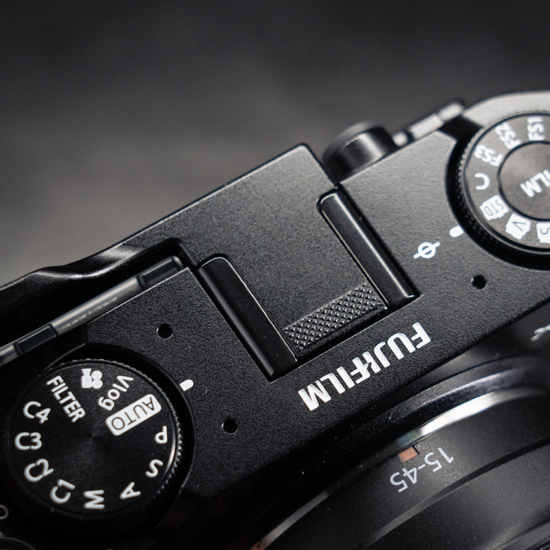 Metal Thumb Up Grip for Fujifilm Fuji X-M5 XM5 Camera, Hot Shoe Thumb Rest Support Grip ，Exclusive Vintage Anti-Slip Pattern,Improve The Stability of The Camera (BlackA) BlackA