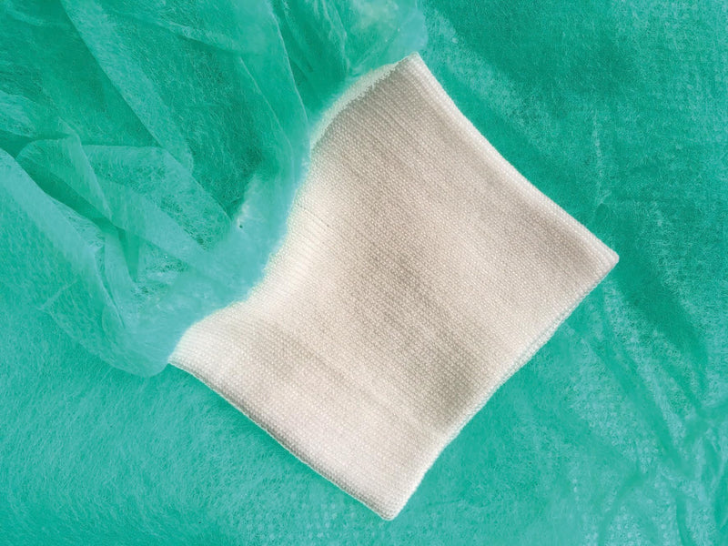 TIGA-MED Disposable Gown - Pack of 10 - Fleece Protective Gown with Jersey Cuffs, 130 x 155 cm, Green - MRSA Suitable - Visitor Gown for Clinic, Practice, Care & Laboratory