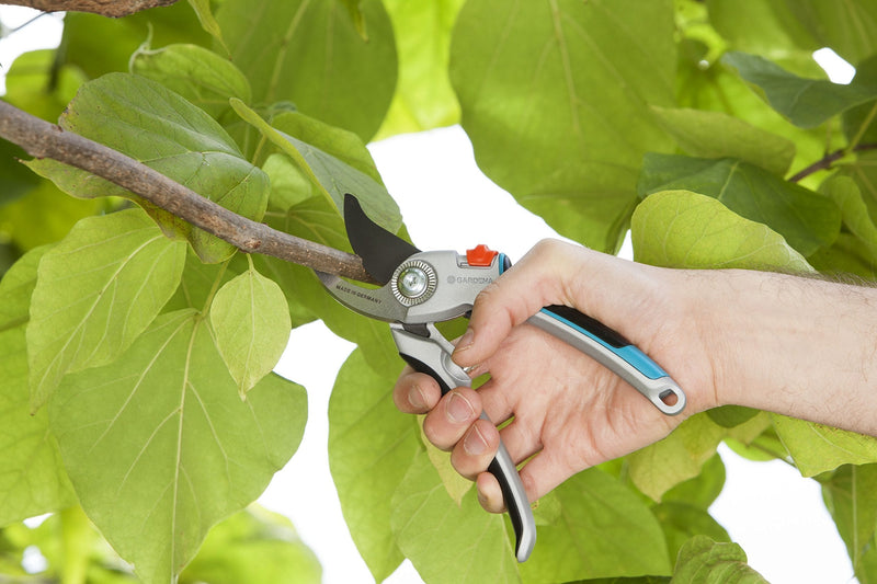 GARDENA (8906) Adjustable Bypass Garden Pruning Shears for Trees, Roses, and Flowers up to 1". Heavy Duty Professional Scissors with Steel Cutting Blades, Sharp Trimming Pruners. Made in Germany Large - 1" Diameter