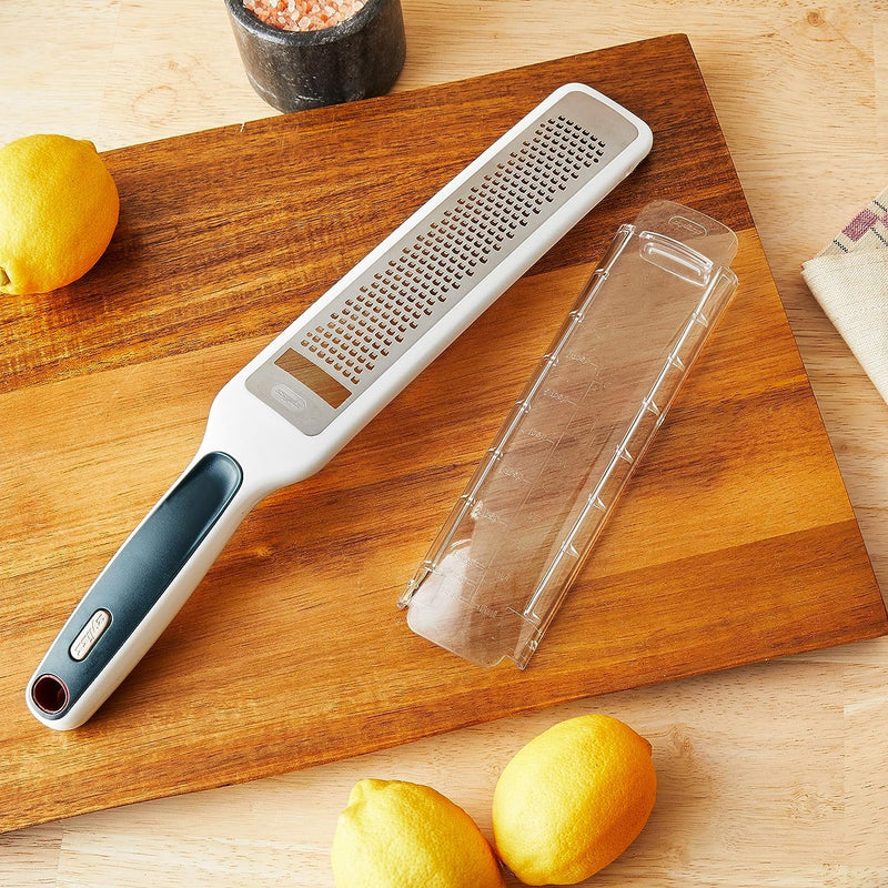 Zyliss SmoothGlide Rasp Grater – Fine Handheld Grater & Citrus Zester with Razor Sharp Stainless Steel Blade & Ergonomic Handle - Protective Cover with Measurements & Scraper - Handy Kitchen Essential