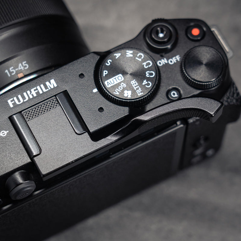 Metal Thumb Up Grip for Fujifilm Fuji X-M5 XM5 Camera, Hot Shoe Thumb Rest Support Grip ，Exclusive Vintage Anti-Slip Pattern,Improve The Stability of The Camera (BlackA) BlackA