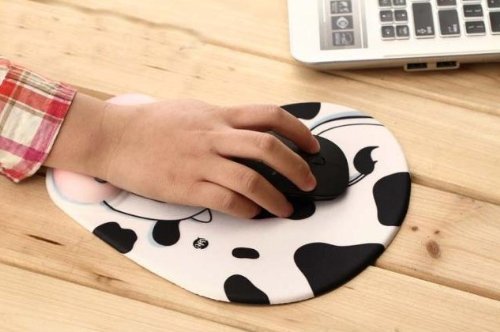 Onwon Cartoon Wrist protected Personalized Computer Decoration Gel Wrist Rest Mouse Pad Ergonomic Design Memory Foam Mouse Pad Gel Mouse Pad/Wrist Rest(Cow Style)