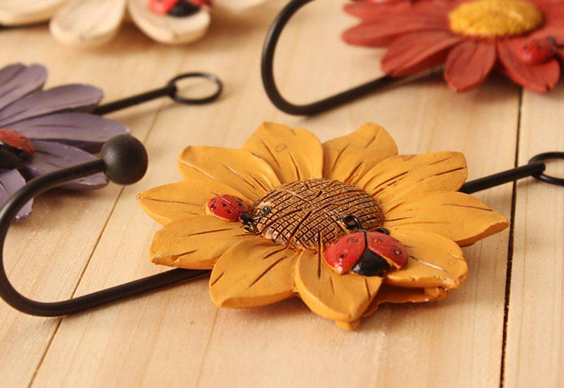 Creative Daisy Resin Wall Hooks Wall Mounted Art Flower Iron Hook Hand-painted Hanging Coat / Hat /Key/ Towel Hooks Home Decoration(Set of 4)