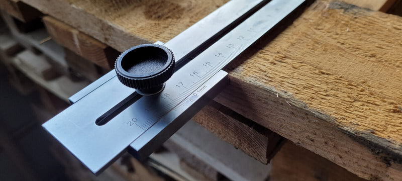 WRS precision marking ruler, matt chrome-plated, lasered scale, mm graduation, hardened marking edge, size name: 200 mm measuring range