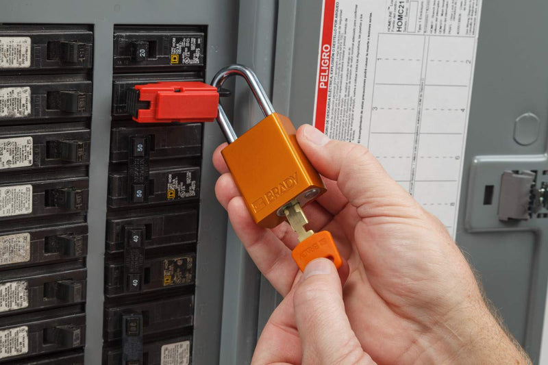 Brady SafeKey Lockout Padlock - Aluminum - Red - 1.5" Steel Shackle Vertical Clearance - Keyed Different