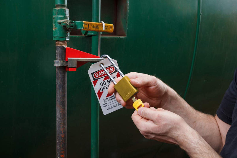 Brady SafeKey Lockout Padlock - Aluminum - Red - 1.5" Steel Shackle Vertical Clearance - Keyed Different