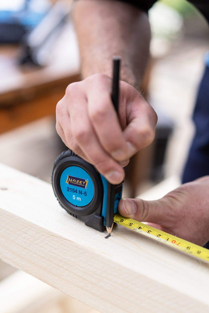 HAZET tape measure 2154N-5, 5 meters, reduced kinking behavior and resistant coating, automatic retraction by quality spring and double tape measure labeling 5000 mm