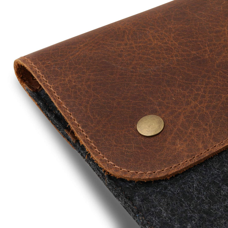 MegaGear Genuine Leather and Fleece MacBook Bag 13.3 & 14 Inch - Brown 13” & 14”