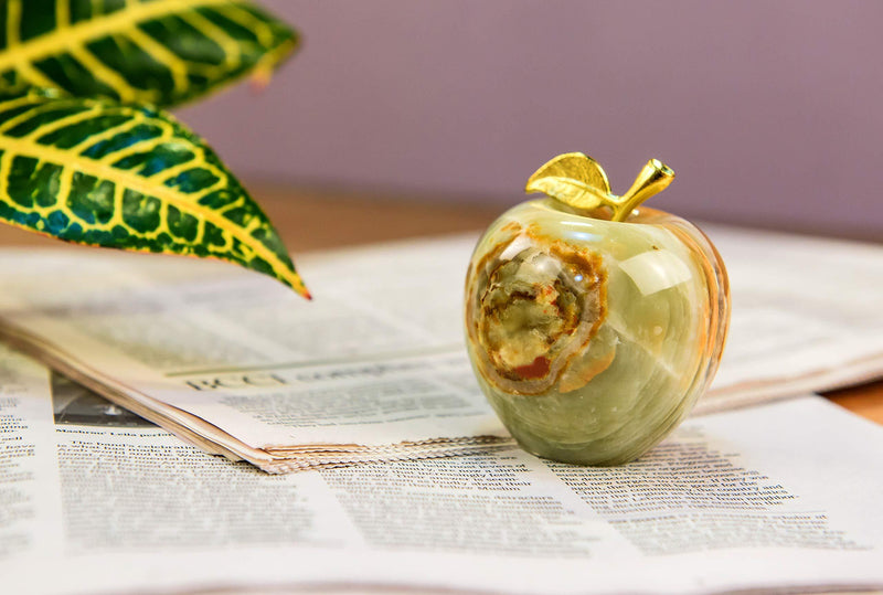 RADICALn Decoration Piece Ideas Handmade Marble Smart Home Decor Green Onyx Apple Paperweight – Best for Office Table Decoration & Study Room Decor Paperweight Teacher Gifts