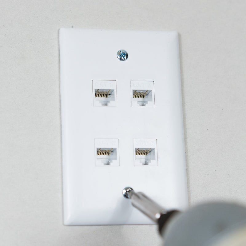 Legrand - OnQ 4 Port Keystone Single Gang Wall Plate, 1 Gang Keystone Wall Plate Supports 4 Keystone Insert, Screw-In Plastic, White, 10 Count, WP3404WH10 Pack of 10