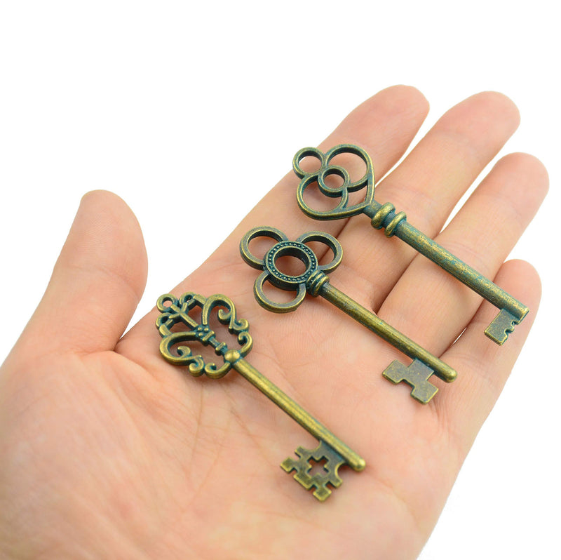 Aokbean Mixed Set of 30 Large Skeleton Keys in Antique Green - Set of 30 Keys