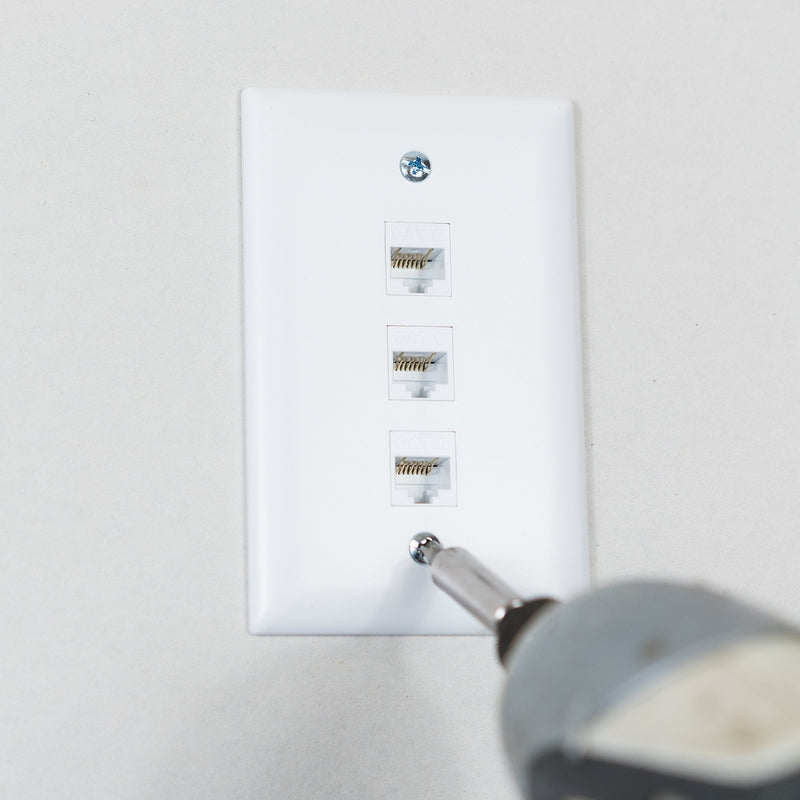Legrand - OnQ 3 Port Keystone Single Gang Wall Plate, 1 Gang Keystone Wall Plate Supports 3 Keystone Insert, Screw-In Plastic, White, 10 Count, WP3403WH10 Pack of 10