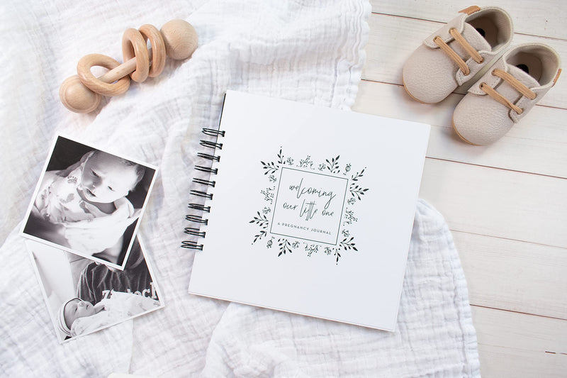 Pregnancy Journal, Black and White: A nine-month journal to document every important pregnancy milestone