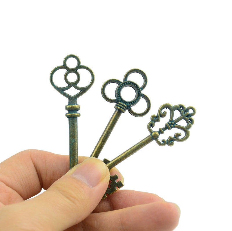 Aokbean Mixed Set of 30 Large Skeleton Keys in Antique Green - Set of 30 Keys