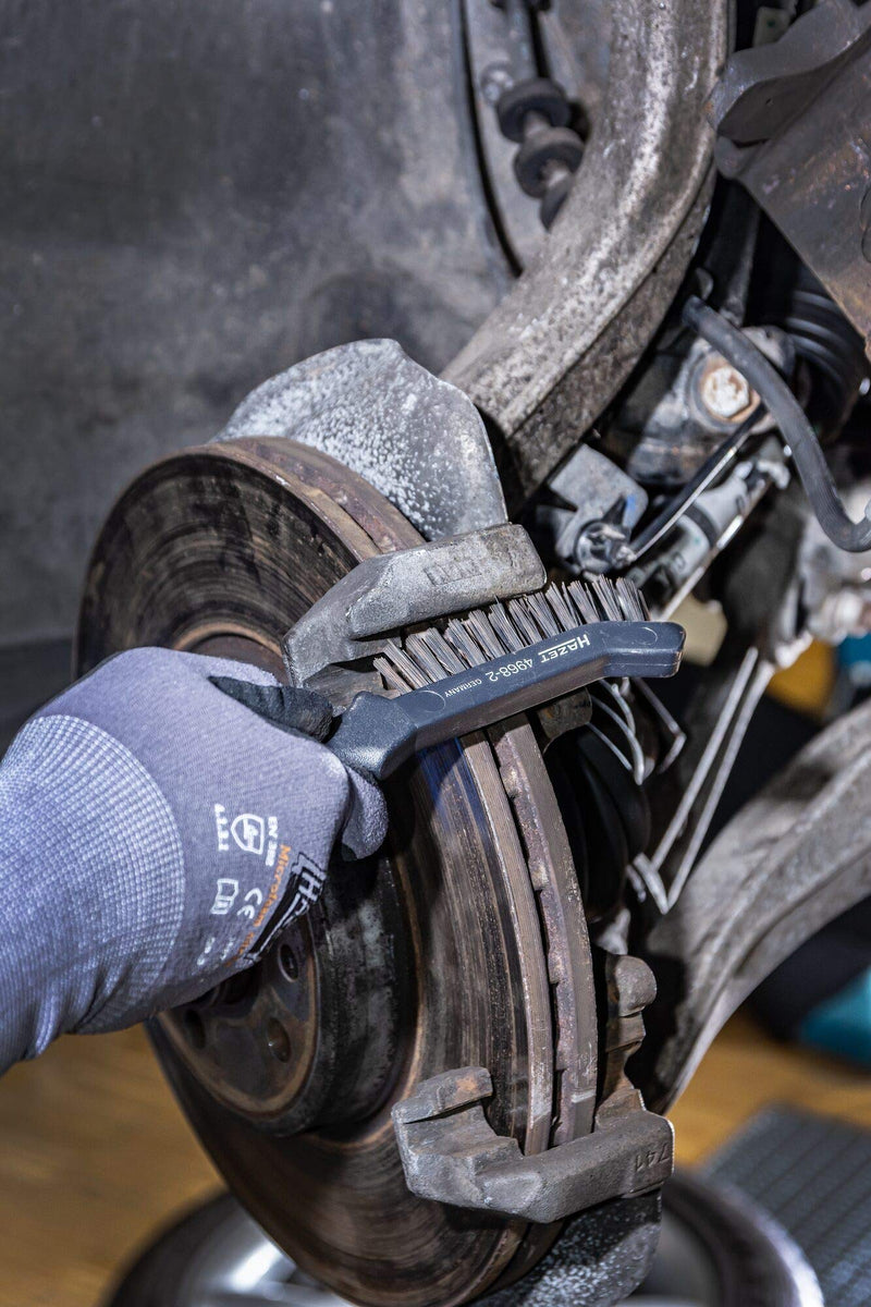 HAZET brake caliper brush 4968-2 | Narrow design, plastic handle with hanging hole | for removing stubborn brake dust and dirt in the disc brake caliper
